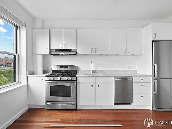 4th image of 500 Grand St #C6c