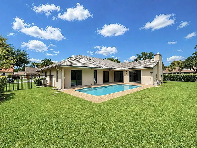 4823 NW 91st Way — Photo 38