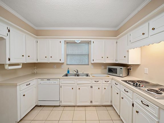 5th image of 706 Enchanted River Dr