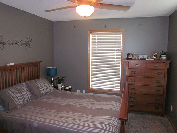 Master Bedroom W/ Walkin Closet