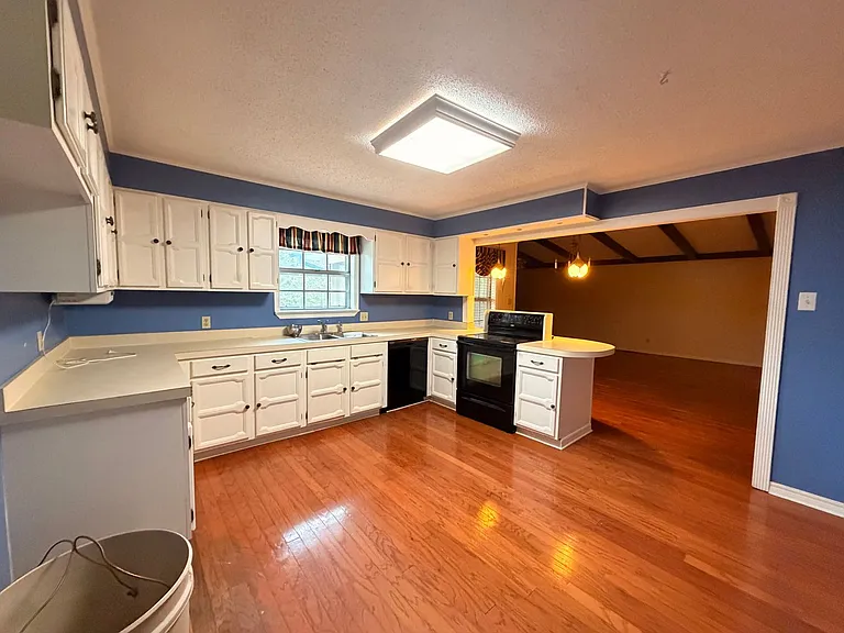 319 Tanglewood Dr — Photo 6