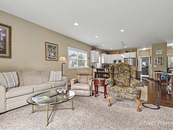 5th image of 690 Braeside Dr SE