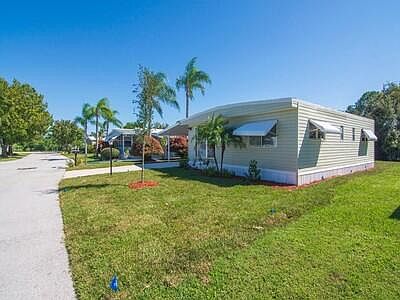 1st image of 495 NE Moonstone Drive