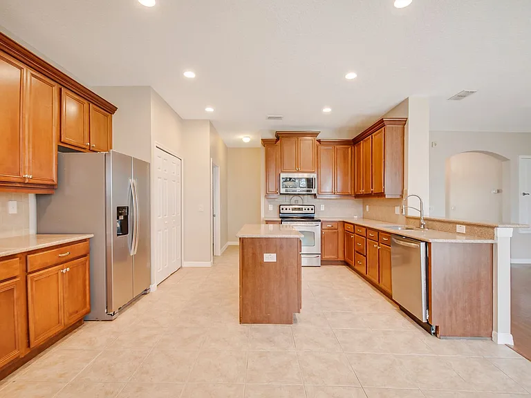 1904 Candlenut Cir — Photo 48