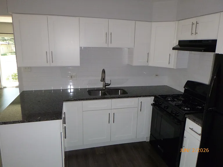 4521 Maple Ave #1S — Photo 6