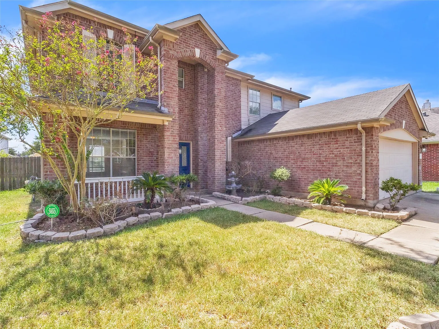 3 bed, 2.5 bath, 2334 sqft, $2,350 — Photo 4