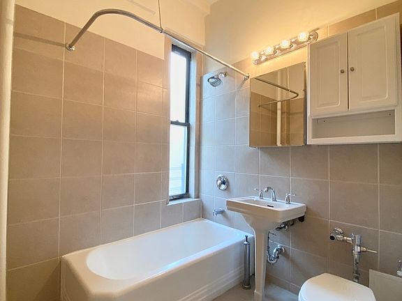 5th image of 1100 Madison Ave APT 8D
