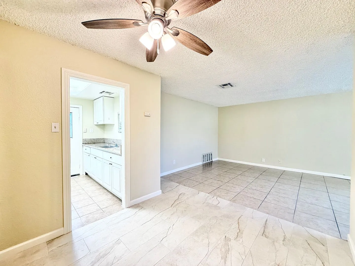 Available Now!! 2 Bedrooms 2 Bathroom House In Indio! — Photo 4