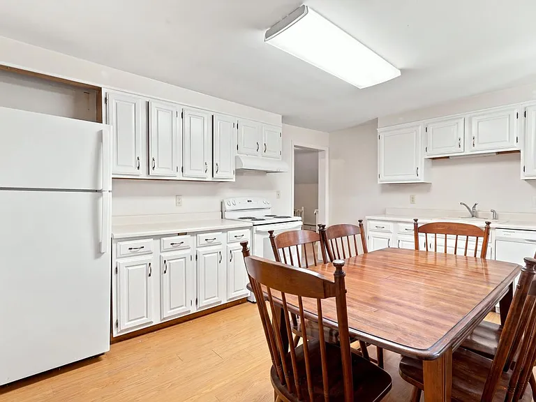 52 Linden St #2 — Photo 3