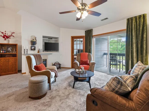 401 W Aspen DRIVE #1, Oak Creek, WI 53154