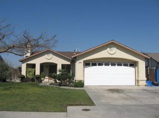 1267 Eva Donna St, Parlier, CA 93648