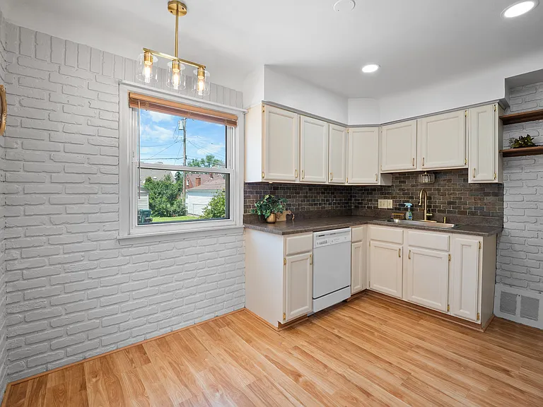 2604 Venice St — Photo 10