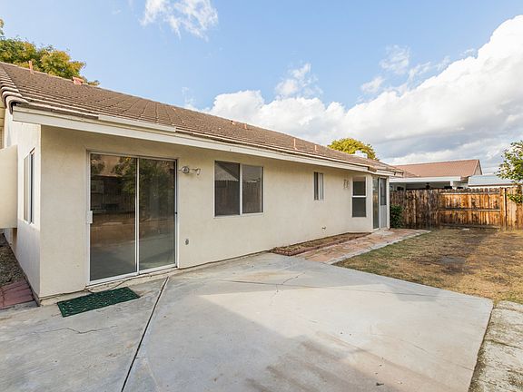 5th image of 774 Pinehurst Dr