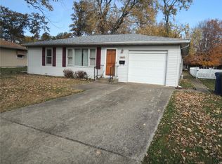 907 Killarney Dr, Greenville, IL