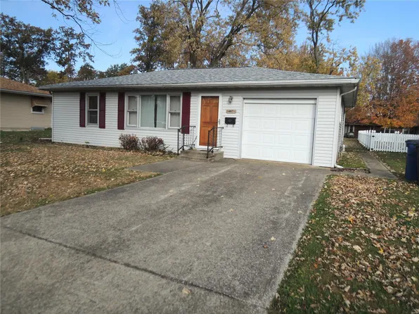 907 Killarney Dr, Greenville, IL 62246