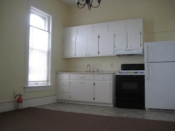 5th image of 703 N Texas St APT 3