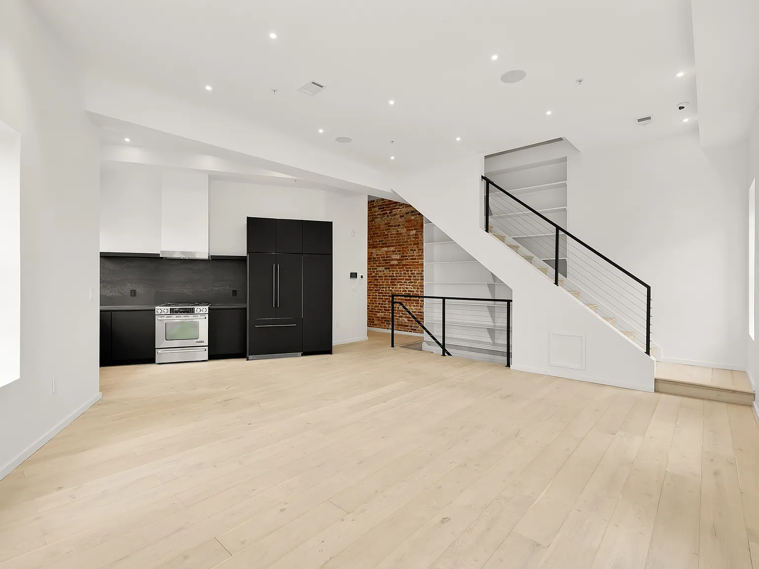 2 bed, 2500 sqft, $5,400 — Photo 4