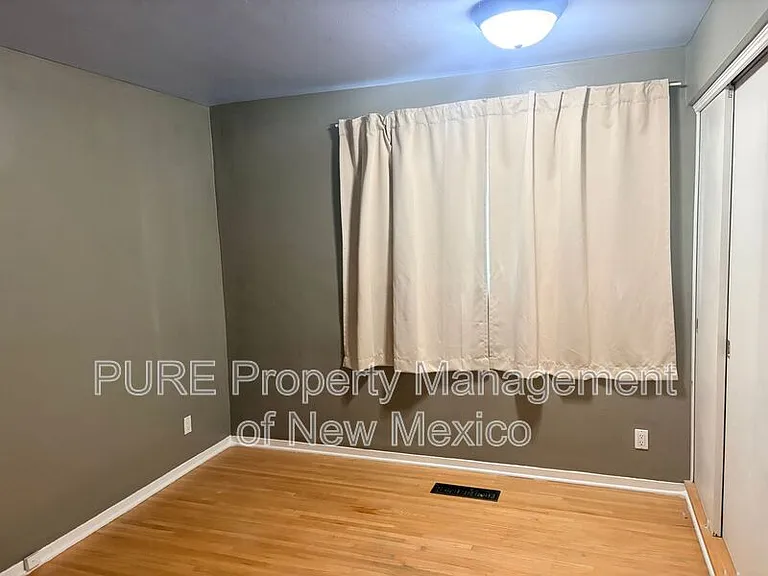 1013 Richmond Dr SE — Photo 24