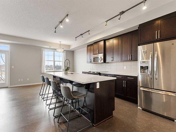3rd image of 96 W Cranarch Rd SE