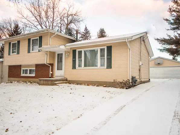 1019 S Hill Dr, Dixon, IL 61021