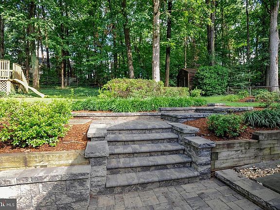2nd image of 3144 Valley Ln