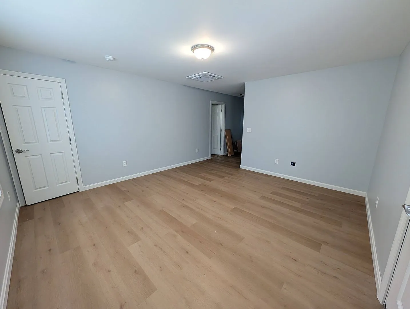 Brand New Construction 3 Bedroom 2 Bath all on 1st floor — Photo 2