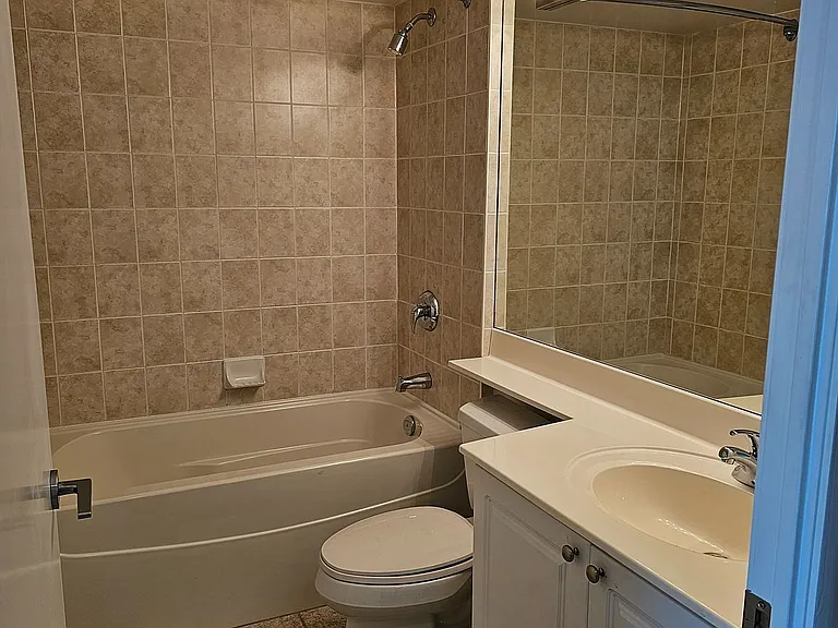 219 Fort York Blvd #1810 — Photo 8