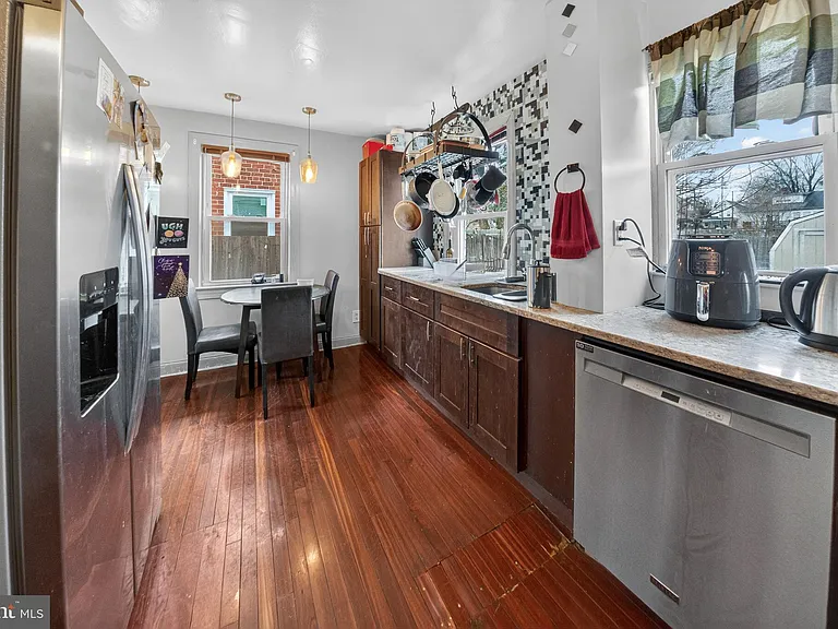 4409 Polk St NE — Photo 4