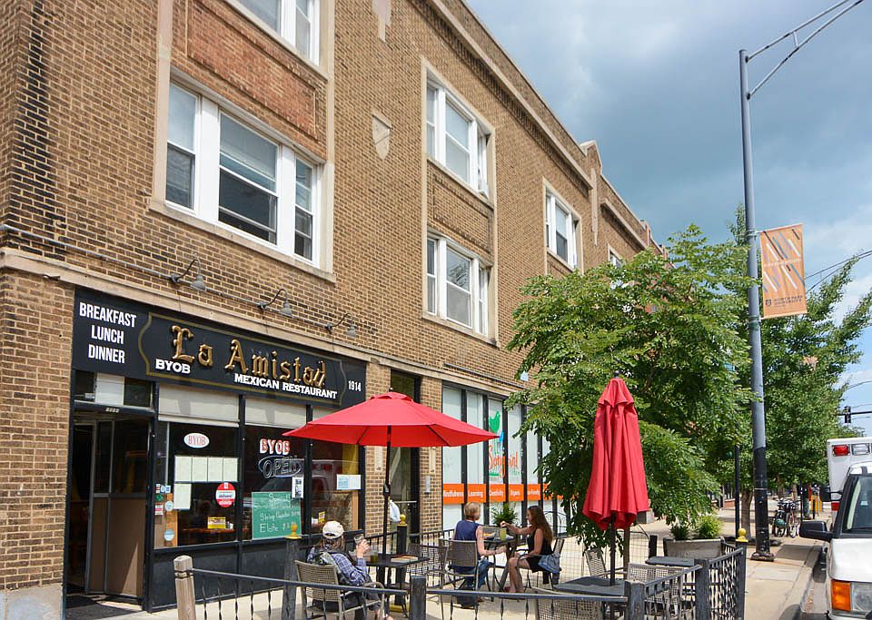1st image of 1912 W Montrose Ave #3