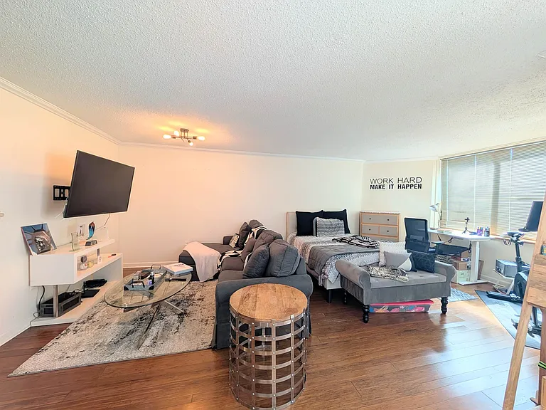 616 Harmon Cove Tower — Photo 2