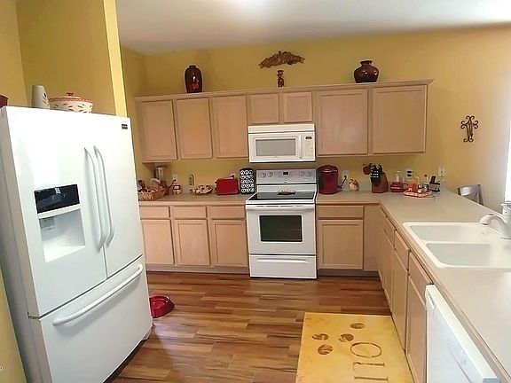4th image of 3707 Mount Carmel Ln