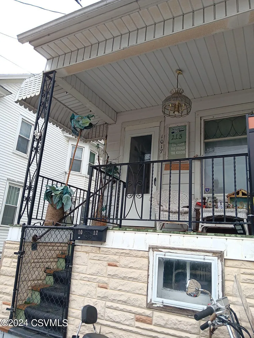 1017 E Dewart St photo 1