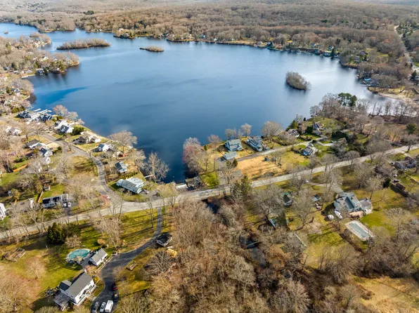 16 Town Woods Road, Old Lyme, CT 06371