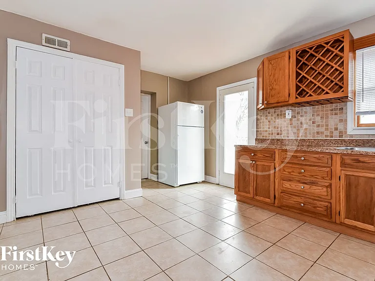 9 Charlotte Dr — Photo 5