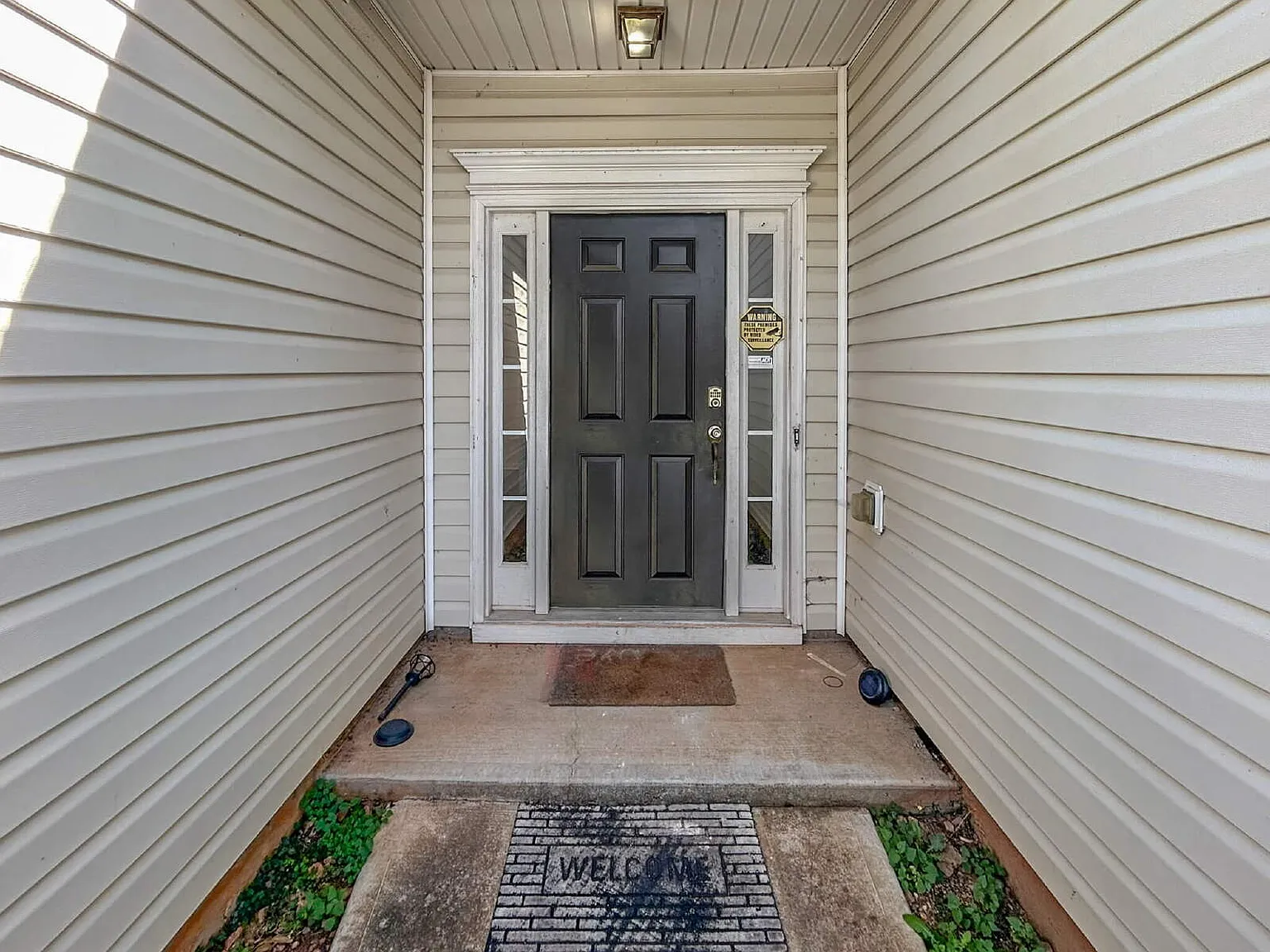 3 bed, 2.0 bath, 1731 sqft, $2,049 — Photo 2