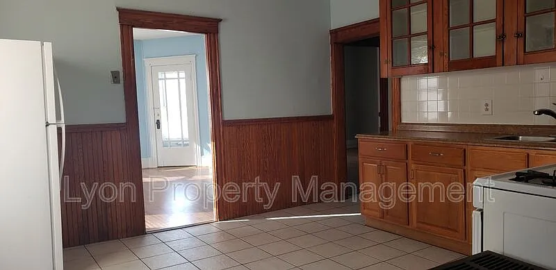 2 bed, 1.0 bath, 802 sqft, $1,495 — Photo 2