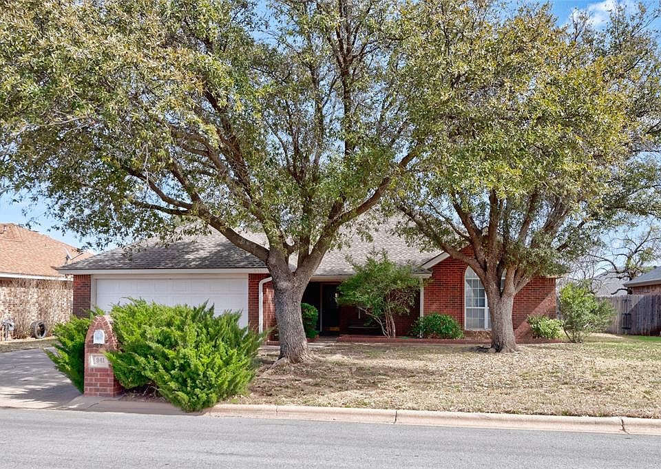 1st image of 941 Reeves St