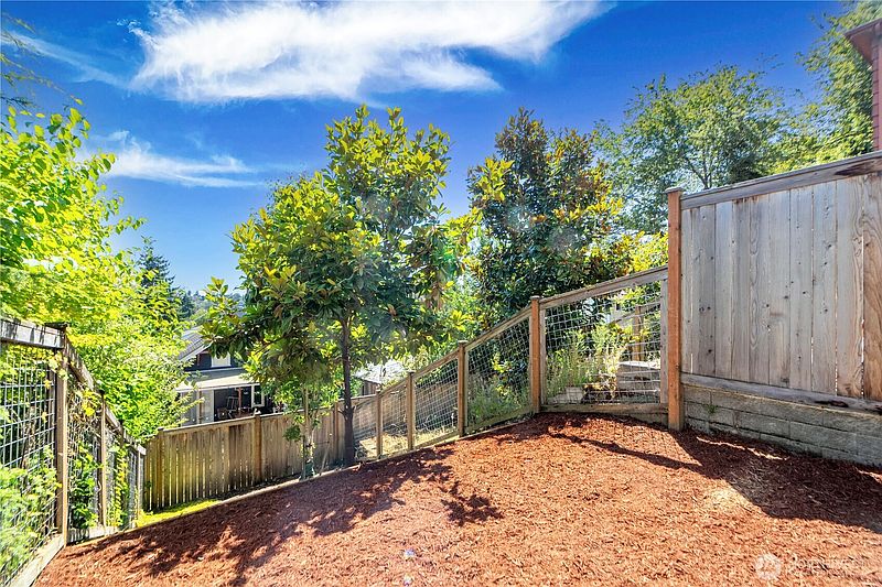 4th image of 1546 Sturgus Avenue S