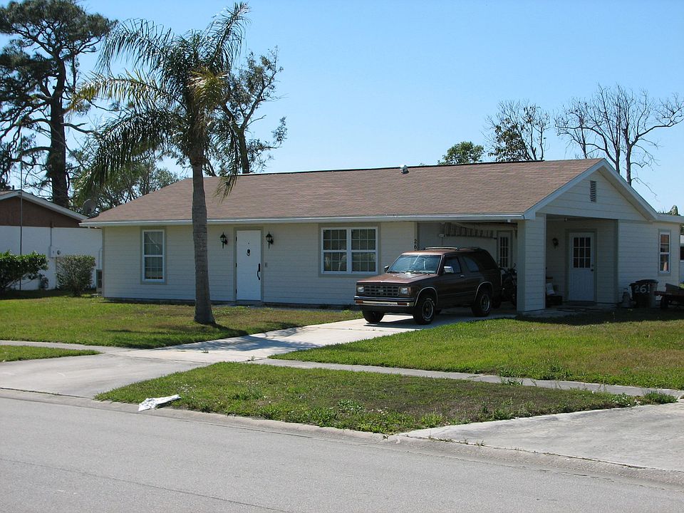 1st image of 261 NE Solida Cir