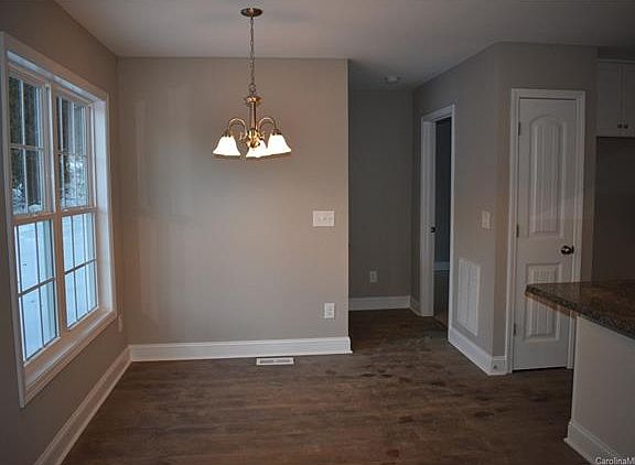 3rd image of 105 Pinewood Dr