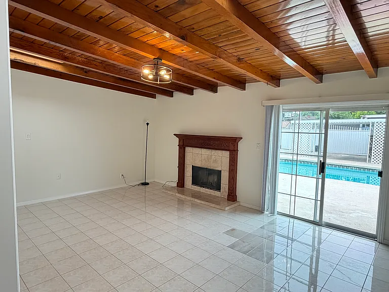 6836 Lindley Ave — Photo 3