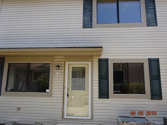 3rd image of 29W527 Winchester Cir N #U3