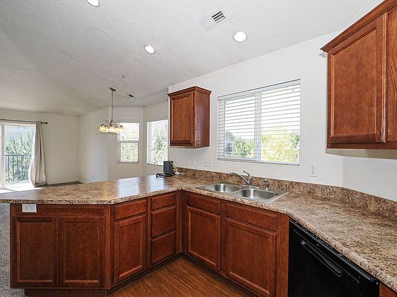 3rd image of 3842 S Clare Dr APT D10