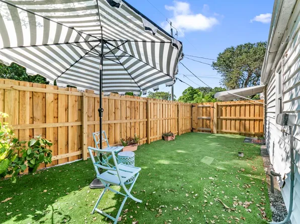 909B N Palmway, Lake Worth, FL 33460