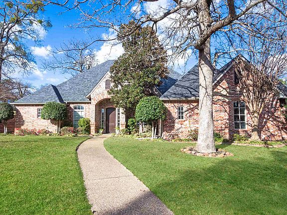 3rd image of 2111 Holly Hill Dr