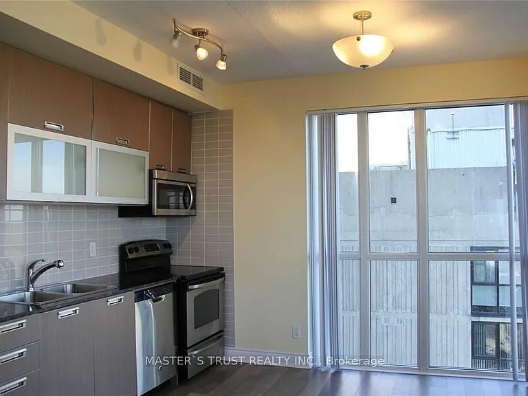 28 Ted Rogers Way #2811 — Photo 10