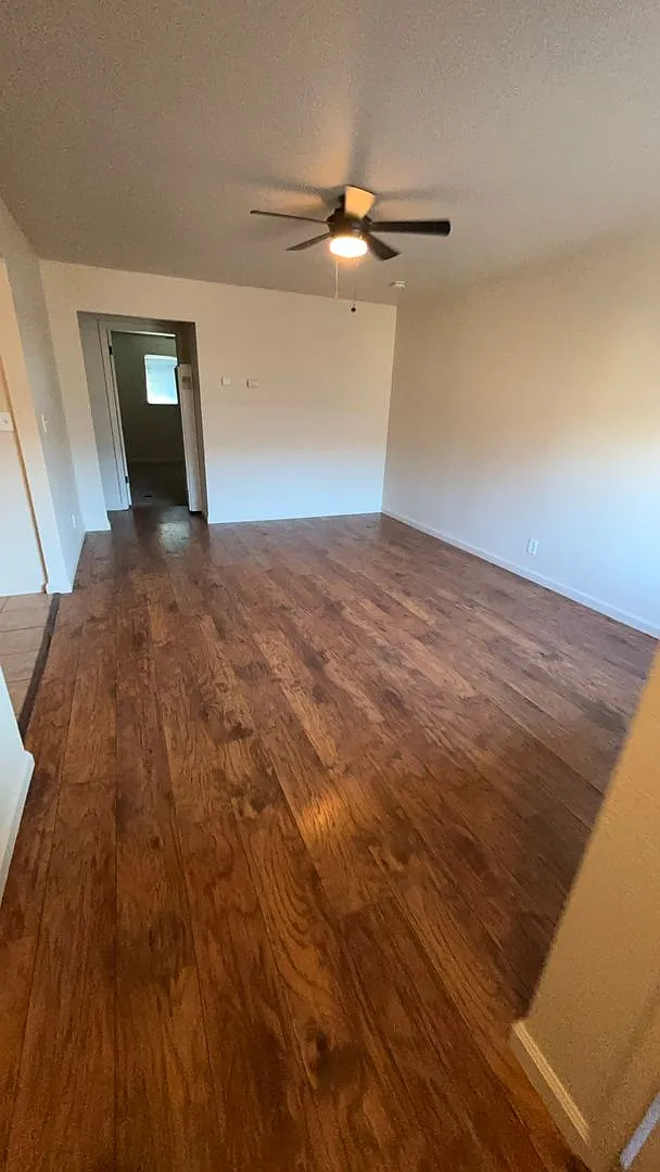 2 Bed, 1 Bathroom Apartment — Photo 4