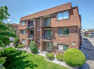 9832 Nottingham Ave APT 15, Chicago Ridge, IL 60415