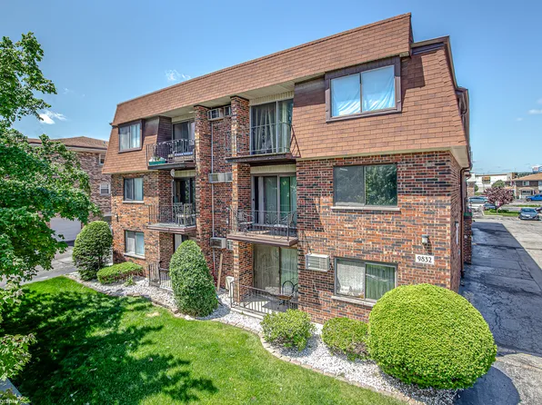 9832 Nottingham Ave APT 15, Chicago Ridge, IL 60415