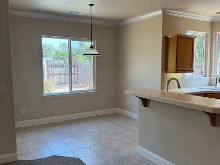 1390 Empress Ln — Photo 8